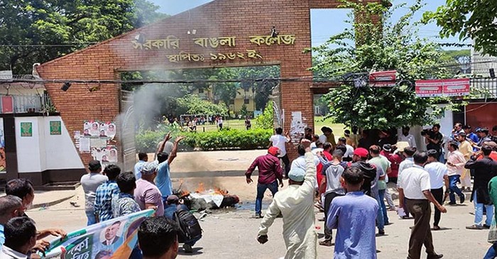 বাঙলা কলেজের সামনে ছাত্রলীগ ও বিএনপির সংঘর্ষের ঘটনায় ২ মামলা